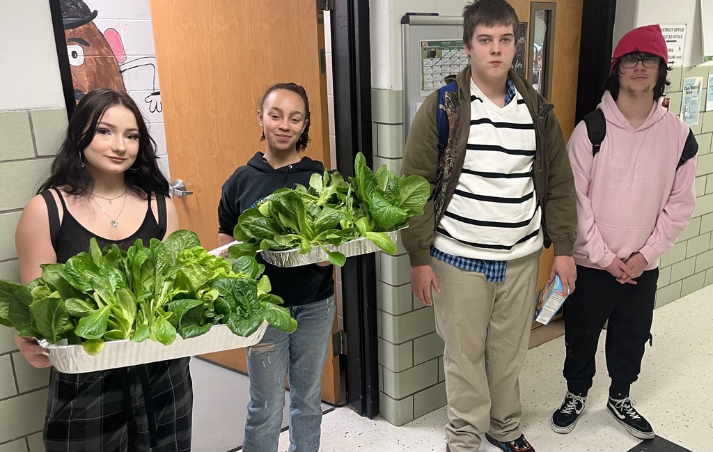 Students with lettuce they grew