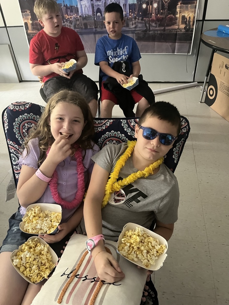 Afton students on popcorn ride